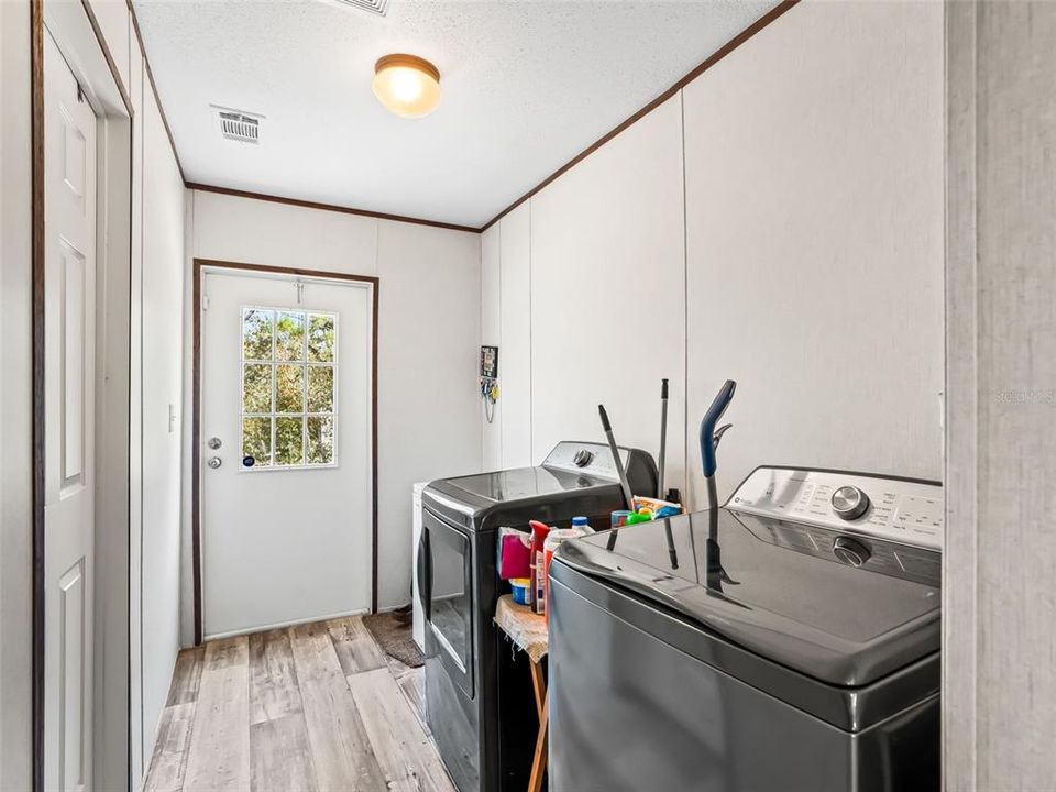 For Sale: $395,000 (5 beds, 3 baths, 1920 Square Feet)