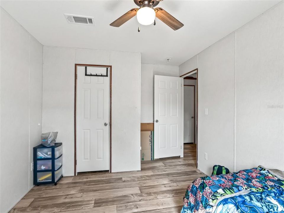 For Sale: $395,000 (5 beds, 3 baths, 1920 Square Feet)