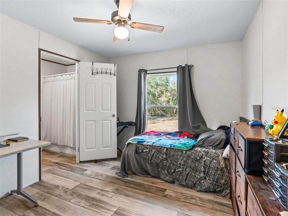 For Sale: $395,000 (5 beds, 3 baths, 1920 Square Feet)