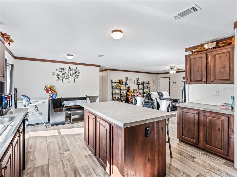 For Sale: $395,000 (5 beds, 3 baths, 1920 Square Feet)