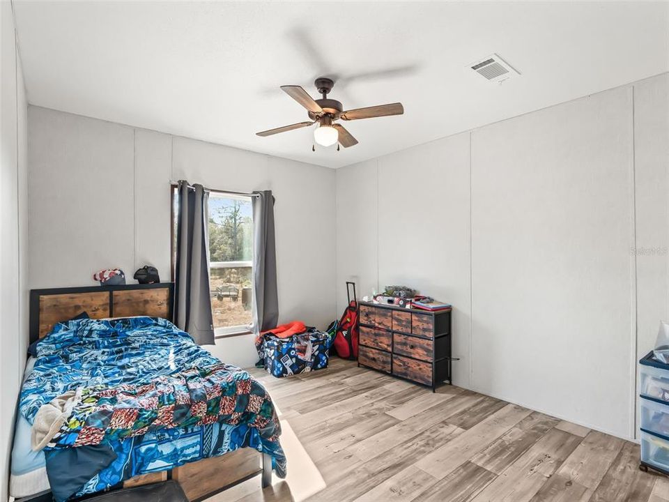 For Sale: $395,000 (5 beds, 3 baths, 1920 Square Feet)