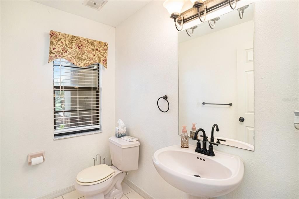 待售: $600,000 (4 贝兹, 2 浴室, 2765 平方英尺)