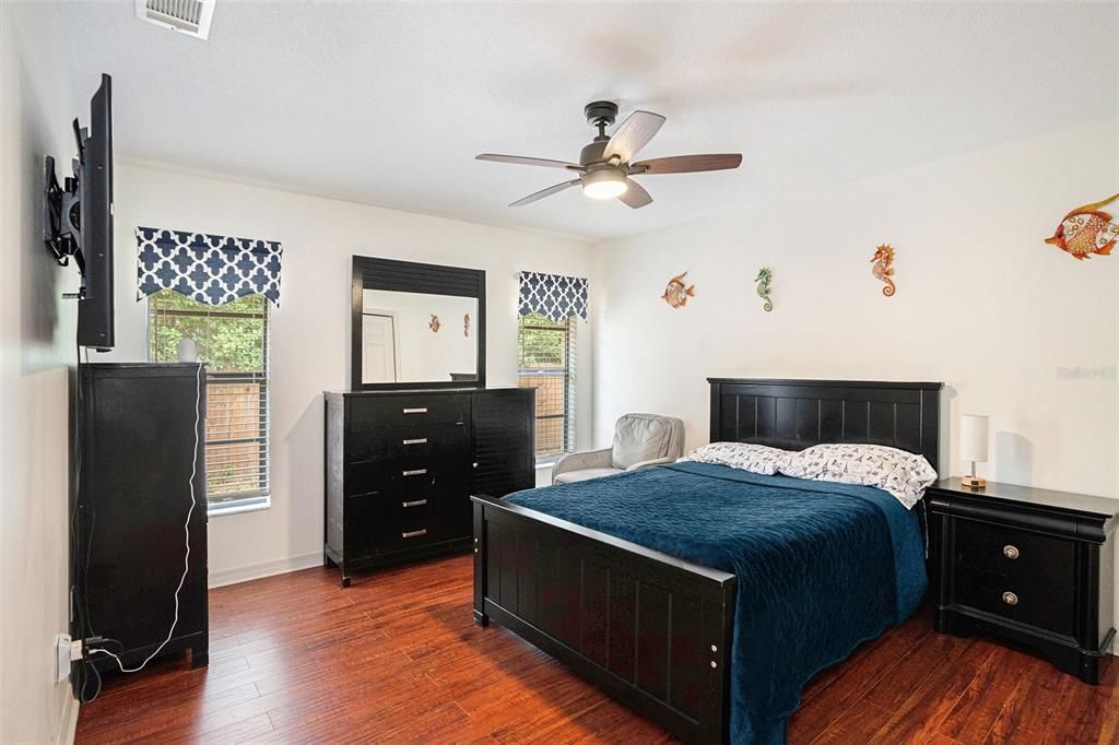 待售: $600,000 (4 贝兹, 2 浴室, 2765 平方英尺)