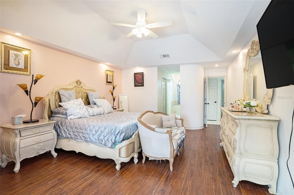 待售: $600,000 (4 贝兹, 2 浴室, 2765 平方英尺)