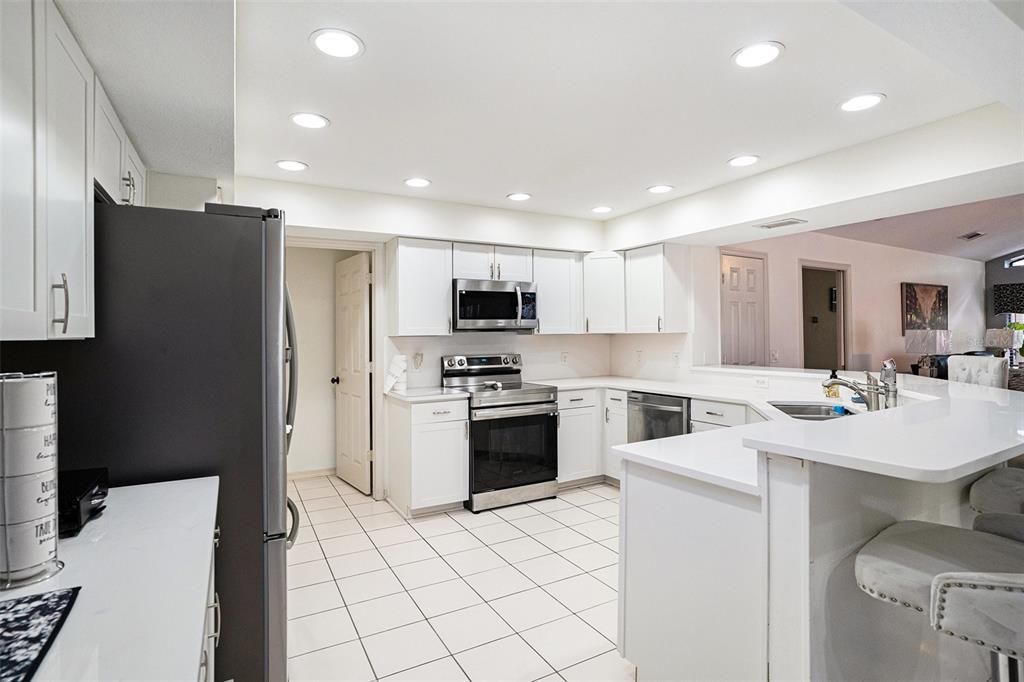 待售: $600,000 (4 贝兹, 2 浴室, 2765 平方英尺)