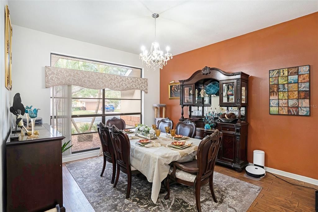 待售: $600,000 (4 贝兹, 2 浴室, 2765 平方英尺)