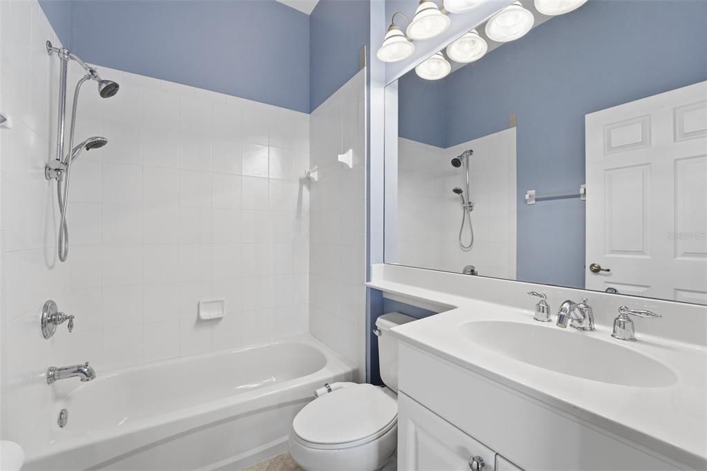 На продажу: $449,000 (3 спален, 2 ванн, 1823 Квадратных фут)