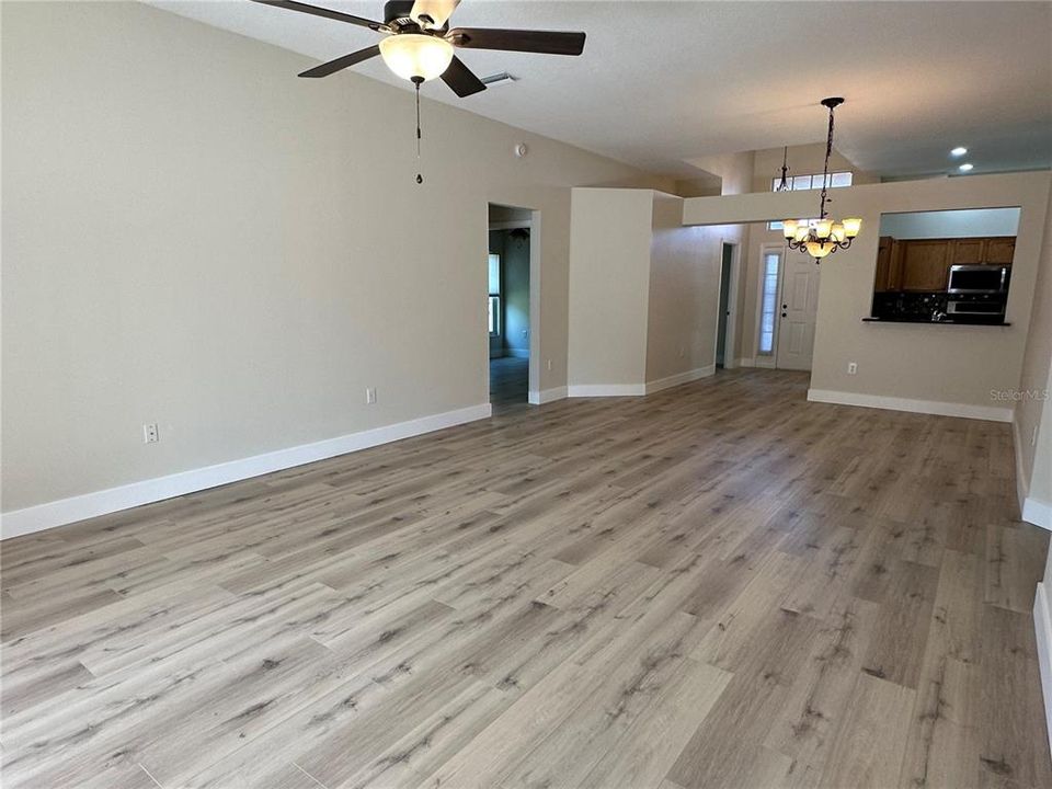 待售: $390,000 (4 贝兹, 2 浴室, 1675 平方英尺)