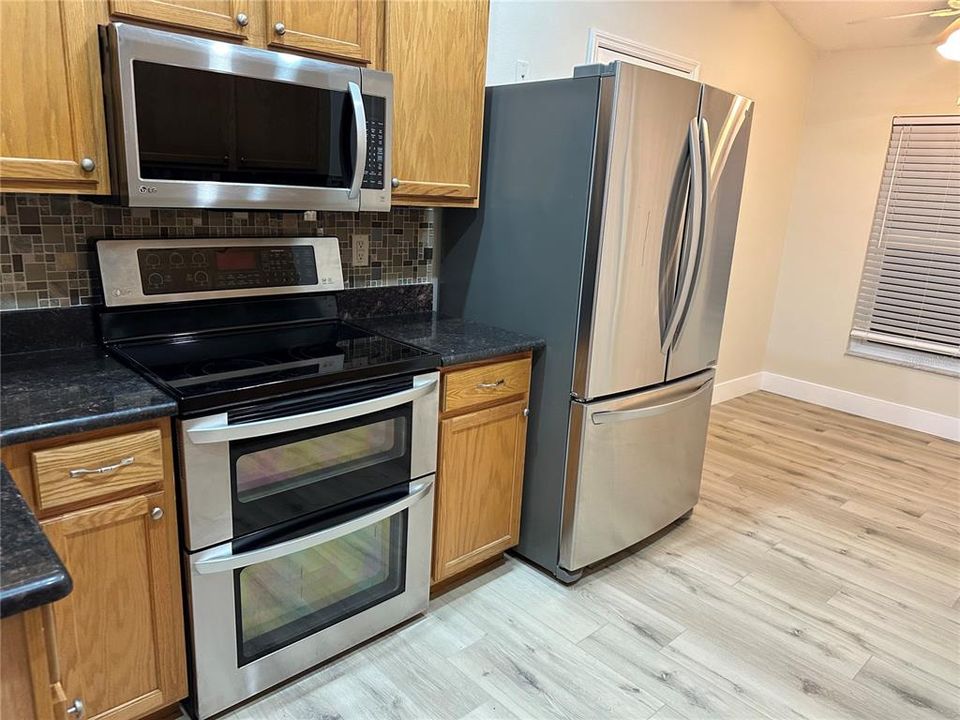 待售: $390,000 (4 贝兹, 2 浴室, 1675 平方英尺)