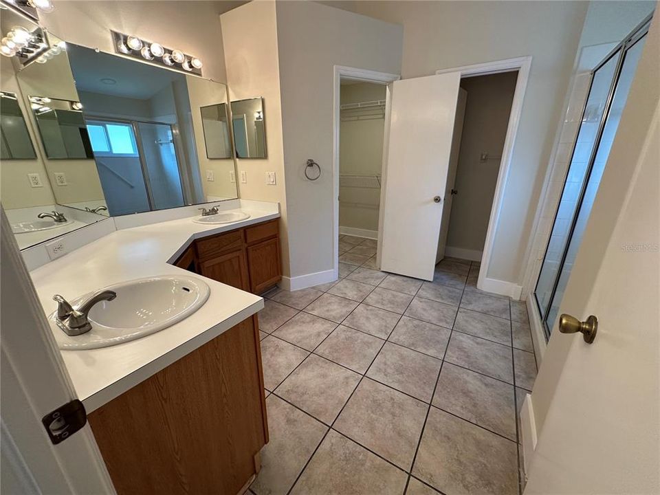 待售: $390,000 (4 贝兹, 2 浴室, 1675 平方英尺)