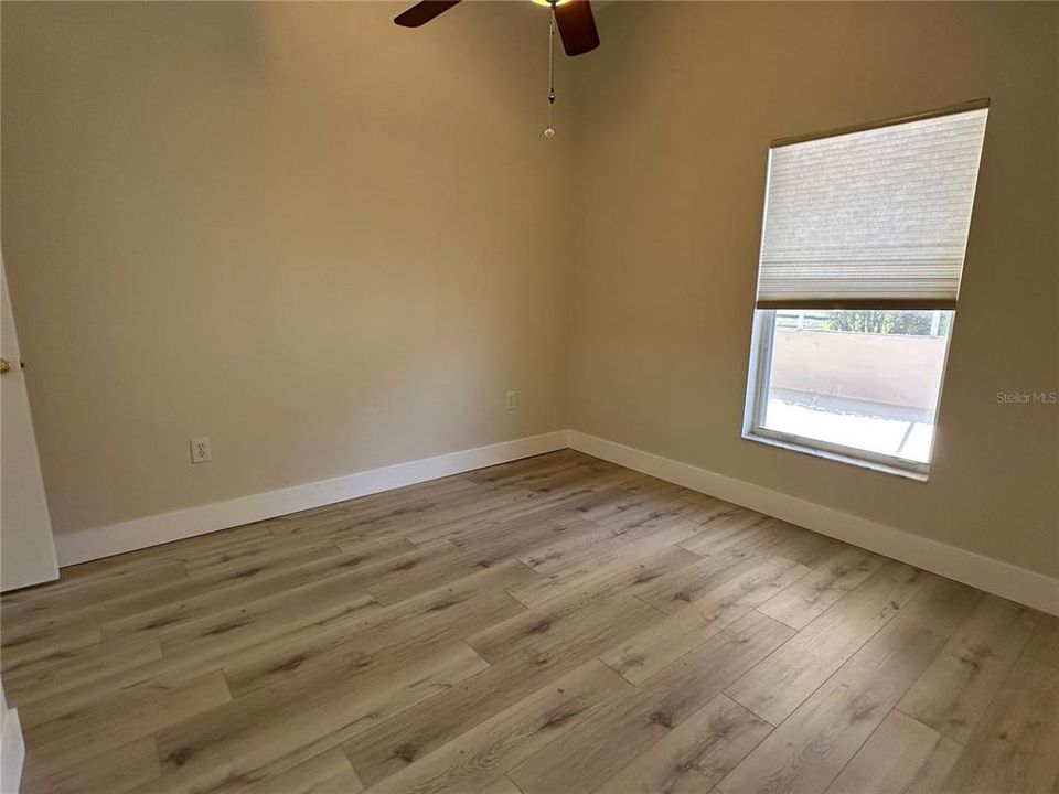 待售: $390,000 (4 贝兹, 2 浴室, 1675 平方英尺)