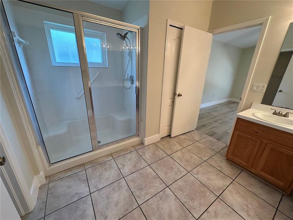 待售: $390,000 (4 贝兹, 2 浴室, 1675 平方英尺)