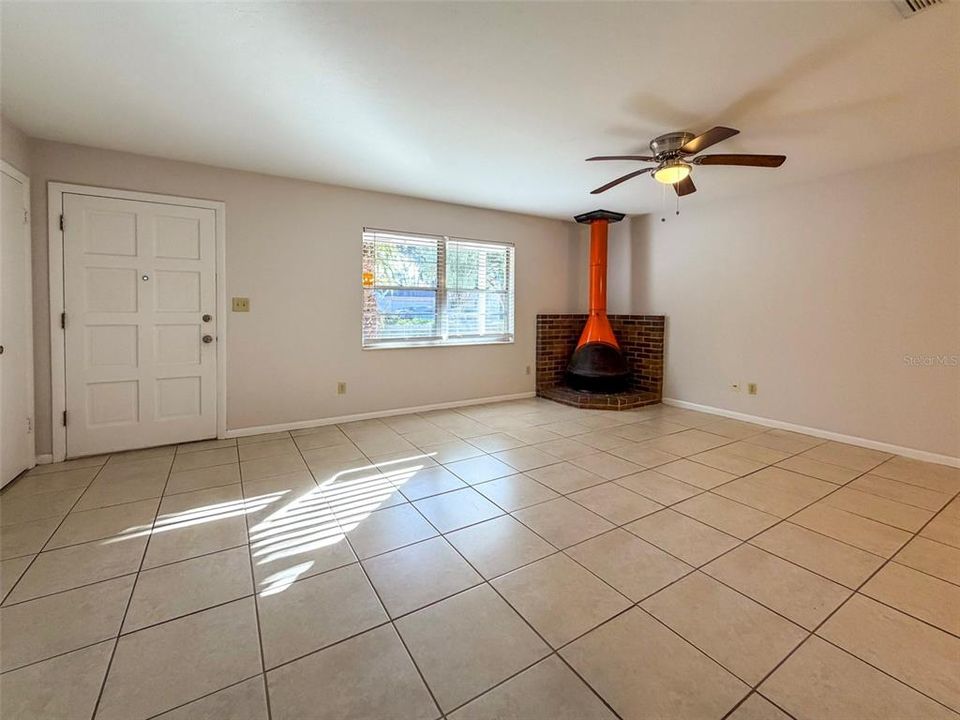 For Rent: $1,850 (3 beds, 2 baths, 1170 Square Feet)
