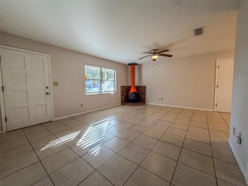 For Rent: $1,850 (3 beds, 2 baths, 1170 Square Feet)