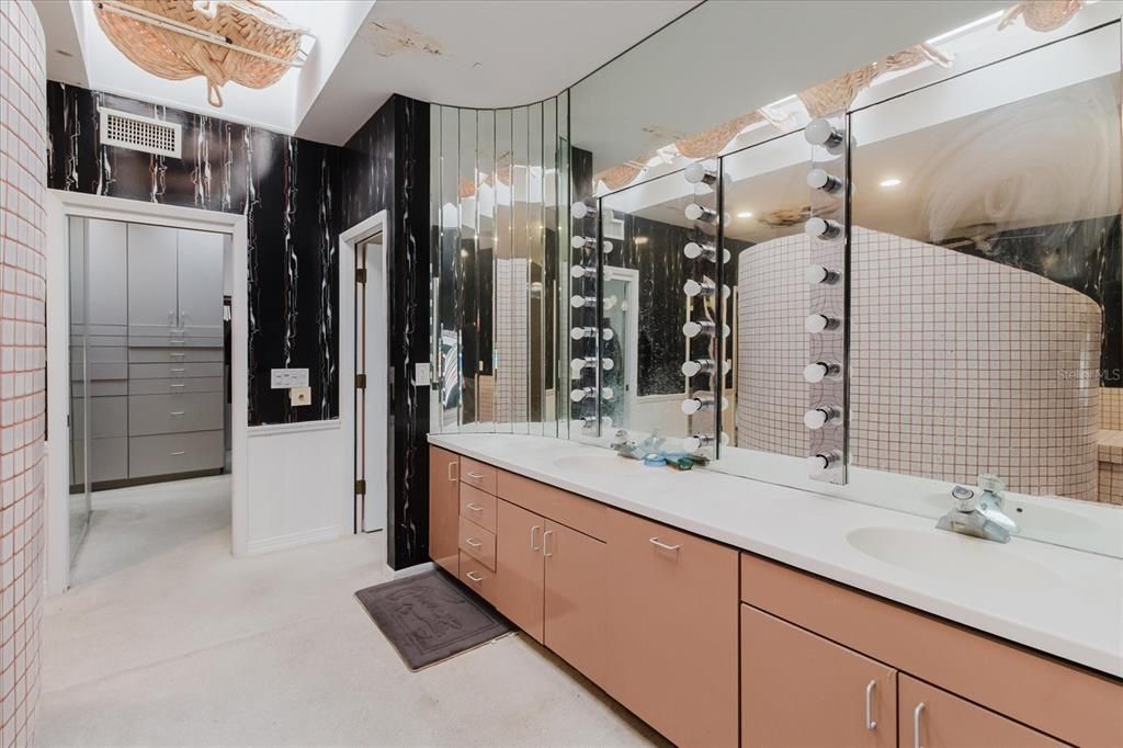 待售: $1,175,000 (6 贝兹, 5 浴室, 4502 平方英尺)