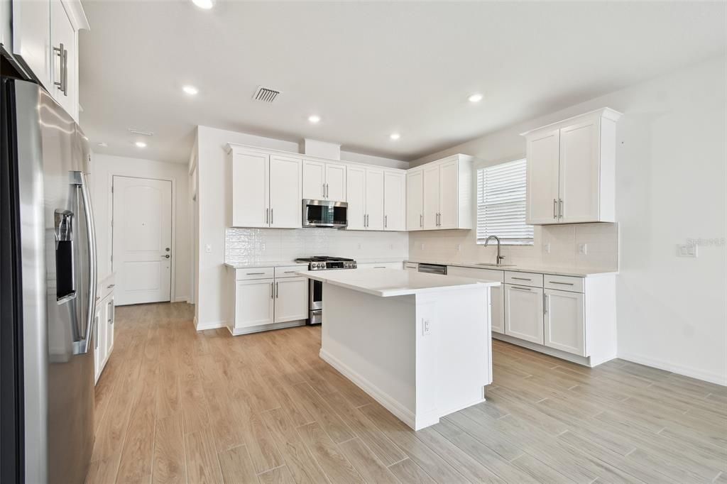 For Sale: $469,999 (2 beds, 2 baths, 1671 Square Feet)