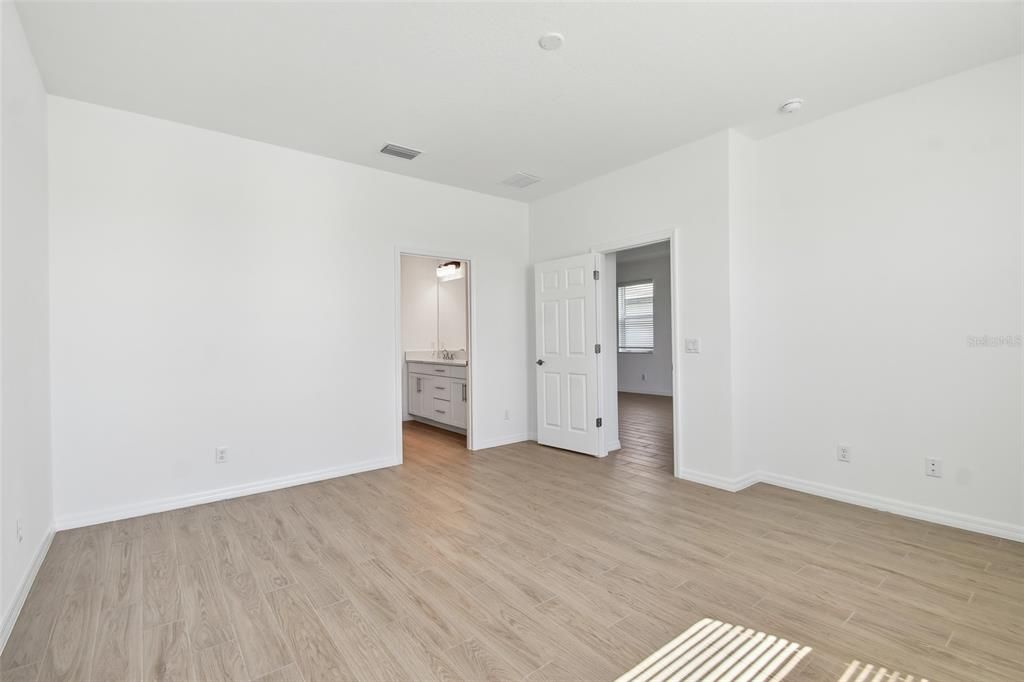 For Sale: $469,999 (2 beds, 2 baths, 1671 Square Feet)