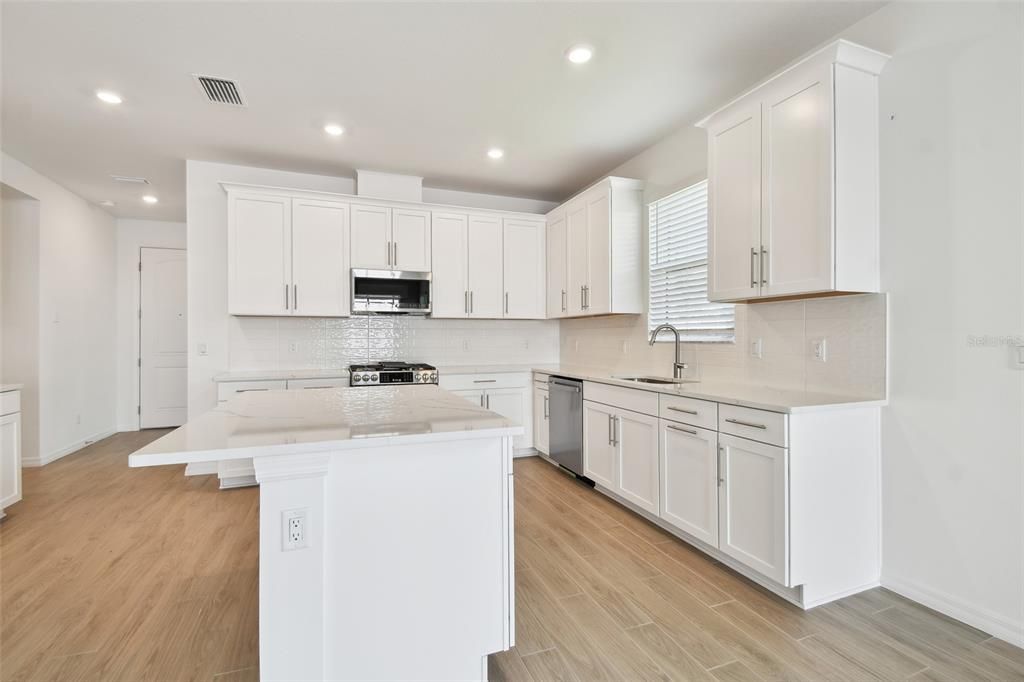 For Sale: $469,999 (2 beds, 2 baths, 1671 Square Feet)