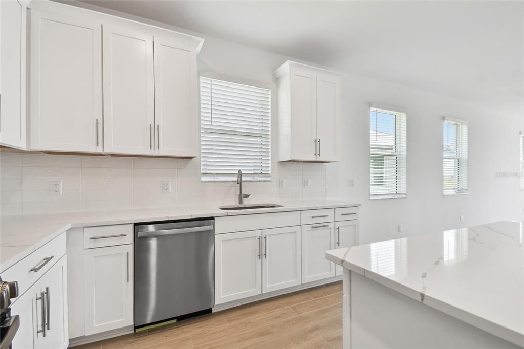 For Sale: $469,999 (2 beds, 2 baths, 1671 Square Feet)