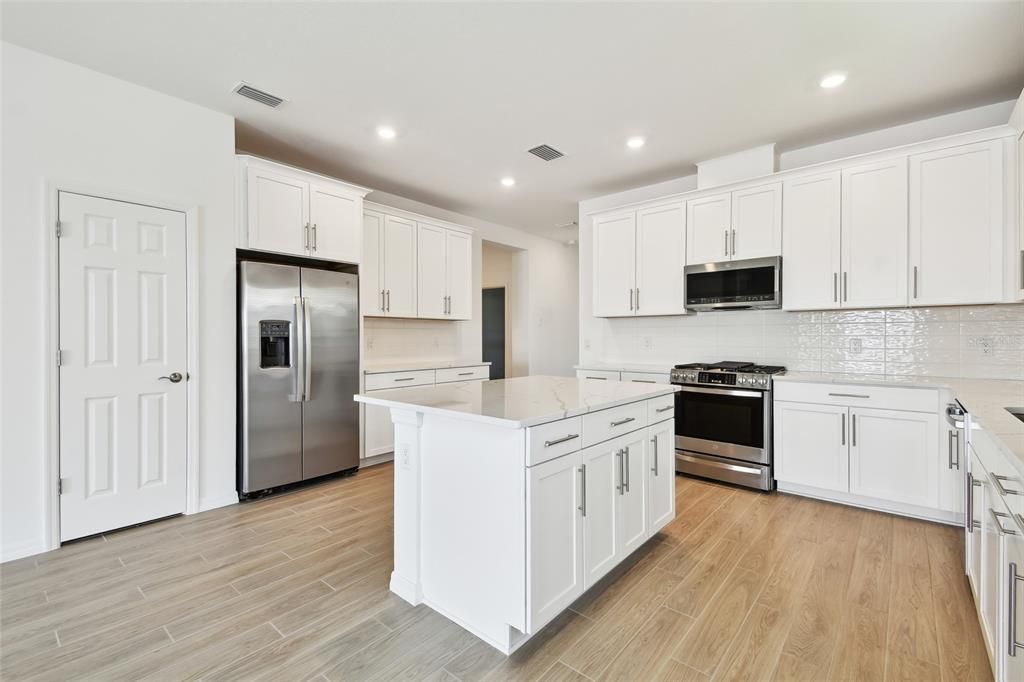 For Sale: $469,999 (2 beds, 2 baths, 1671 Square Feet)