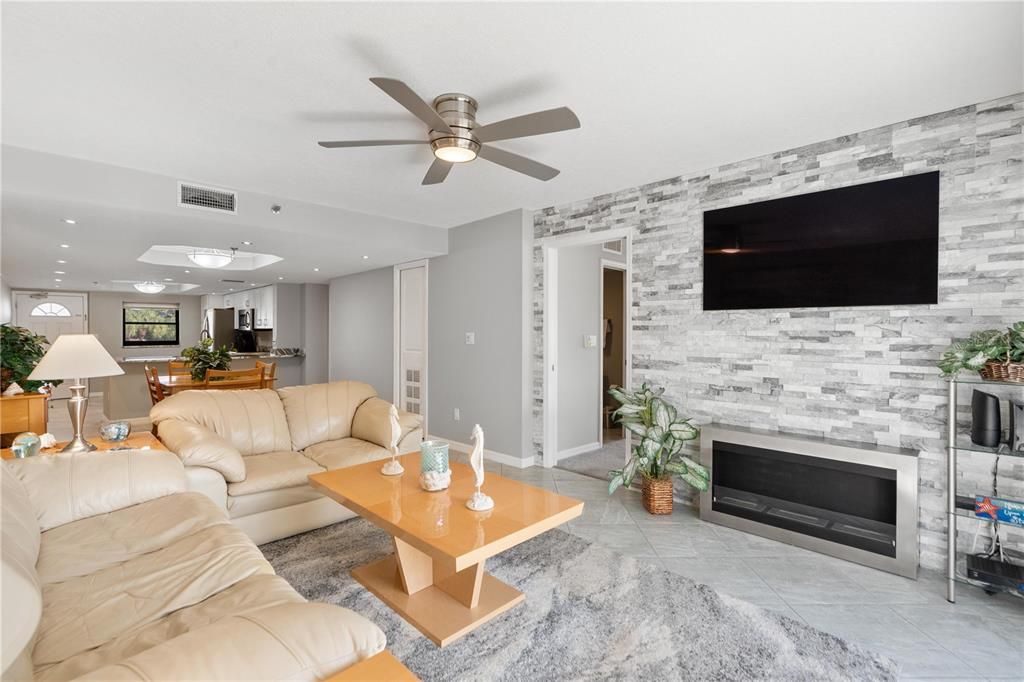 待售: $599,000 (2 贝兹, 2 浴室, 1175 平方英尺)