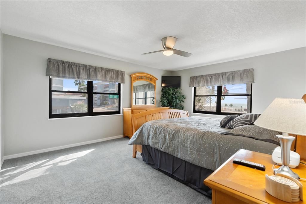 待售: $599,000 (2 贝兹, 2 浴室, 1175 平方英尺)