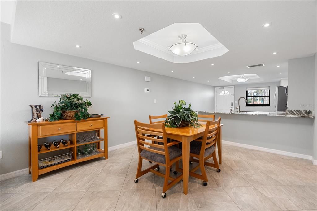 待售: $599,000 (2 贝兹, 2 浴室, 1175 平方英尺)