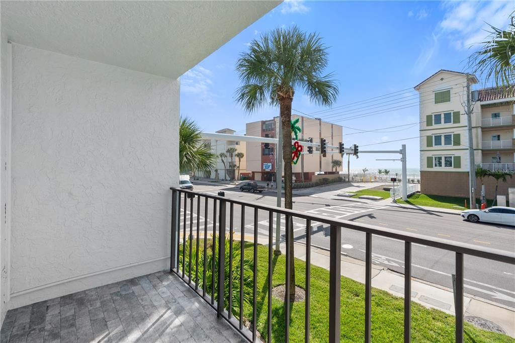 待售: $599,000 (2 贝兹, 2 浴室, 1175 平方英尺)