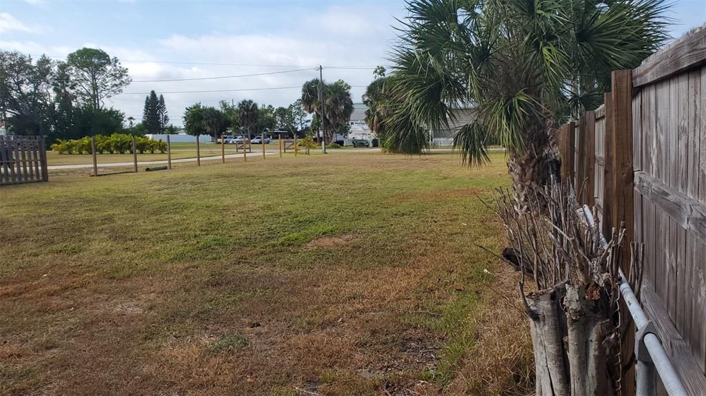 На продажу: $210,000 (0.28 acres)