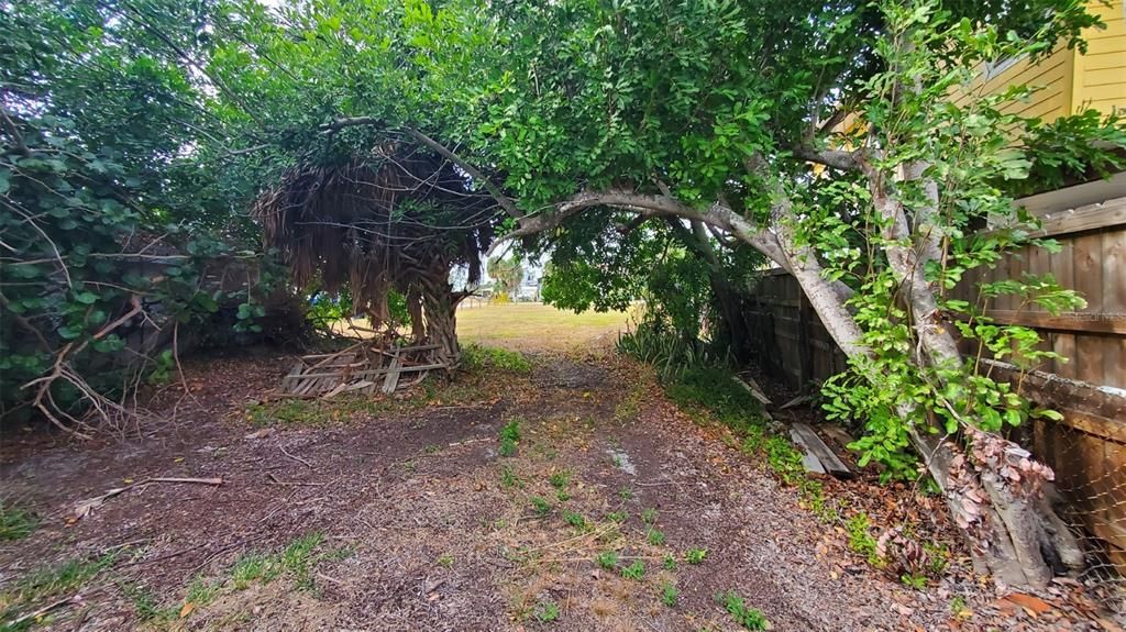 На продажу: $210,000 (0.28 acres)