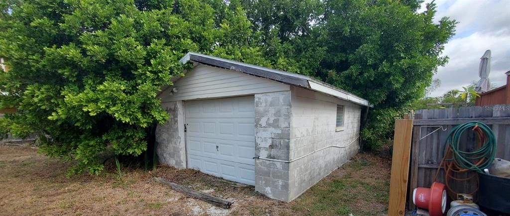 На продажу: $210,000 (0.28 acres)