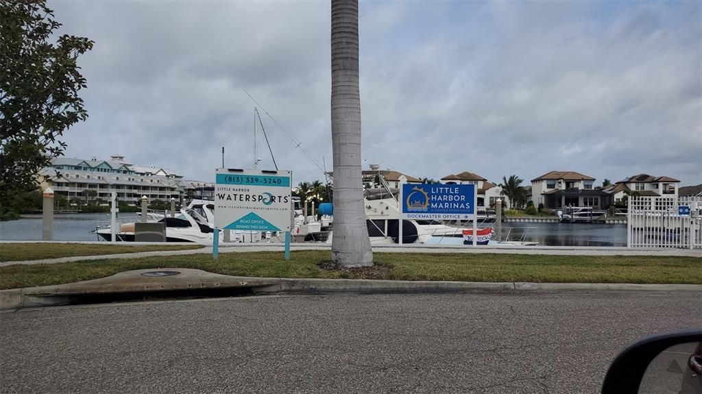 На продажу: $210,000 (0.28 acres)