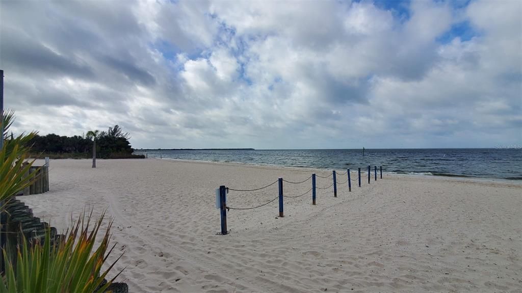 На продажу: $210,000 (0.28 acres)