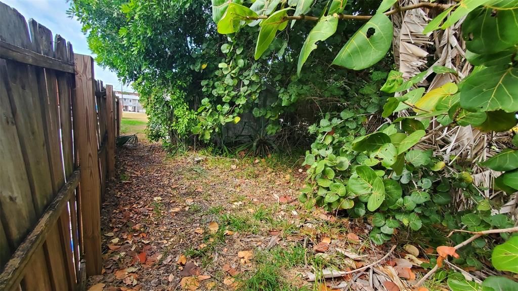 На продажу: $210,000 (0.28 acres)