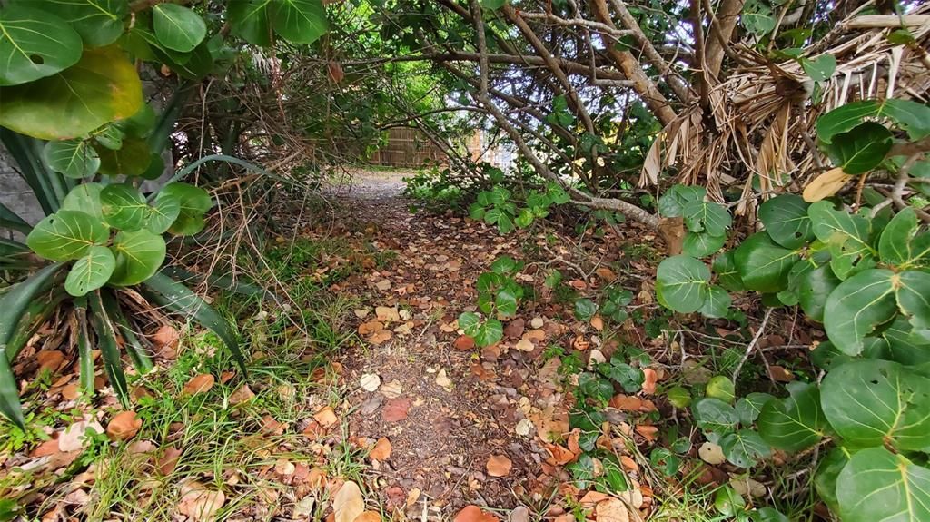 На продажу: $210,000 (0.28 acres)