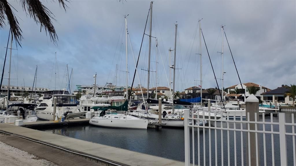 На продажу: $210,000 (0.28 acres)