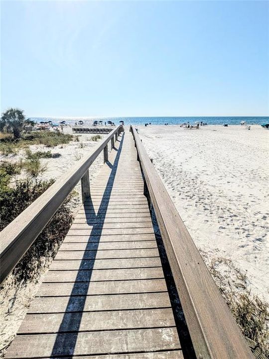 出租: $2,000 (2 贝兹, 1 浴室, 900 平方英尺)