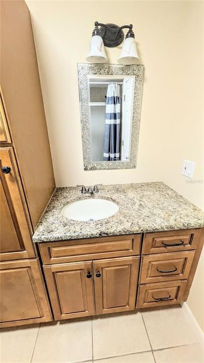 出租: $2,000 (2 贝兹, 1 浴室, 900 平方英尺)