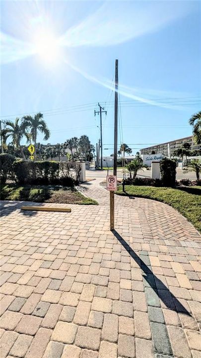 出租: $2,000 (2 贝兹, 1 浴室, 900 平方英尺)