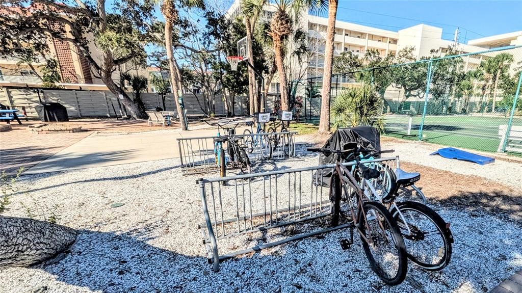 出租: $2,000 (2 贝兹, 1 浴室, 900 平方英尺)