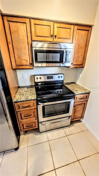 出租: $2,000 (2 贝兹, 1 浴室, 900 平方英尺)