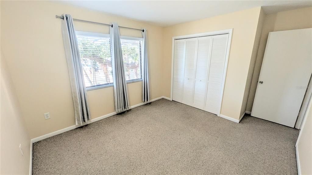 出租: $2,000 (2 贝兹, 1 浴室, 900 平方英尺)