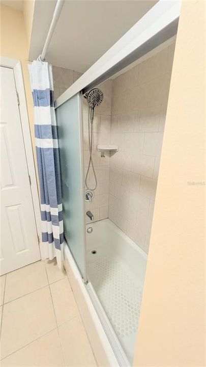 出租: $2,000 (2 贝兹, 1 浴室, 900 平方英尺)