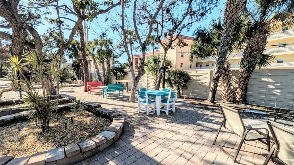 出租: $2,000 (2 贝兹, 1 浴室, 900 平方英尺)