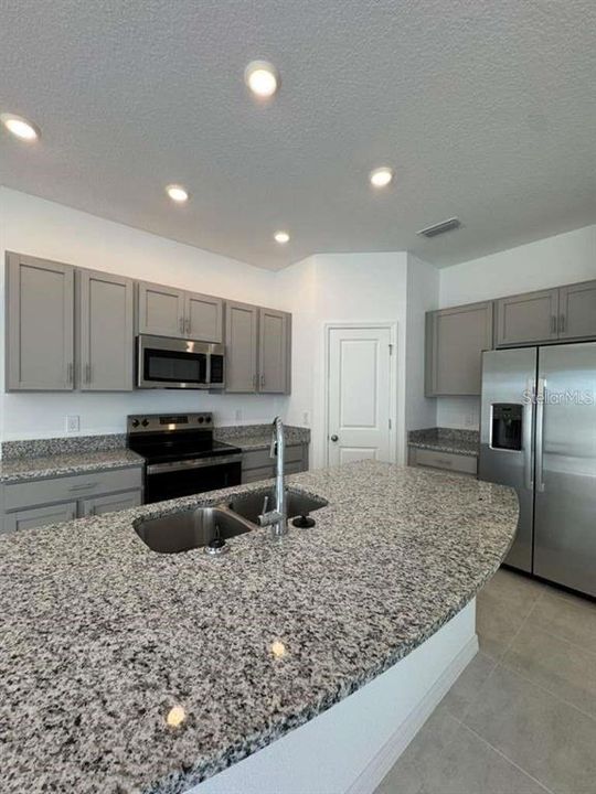 For Rent: $1,895 (3 beds, 2 baths, 1404 Square Feet)