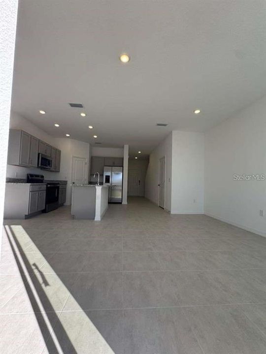 For Rent: $1,895 (3 beds, 2 baths, 1404 Square Feet)