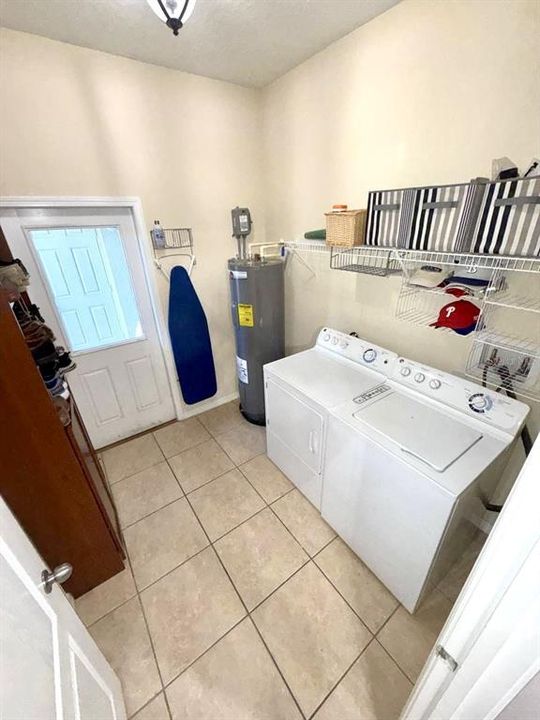 На продажу: $338,988 (3 спален, 2 ванн, 1717 Квадратных фут)