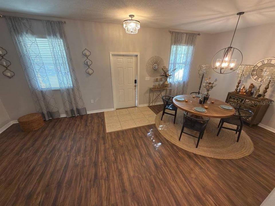 На продажу: $338,988 (3 спален, 2 ванн, 1717 Квадратных фут)