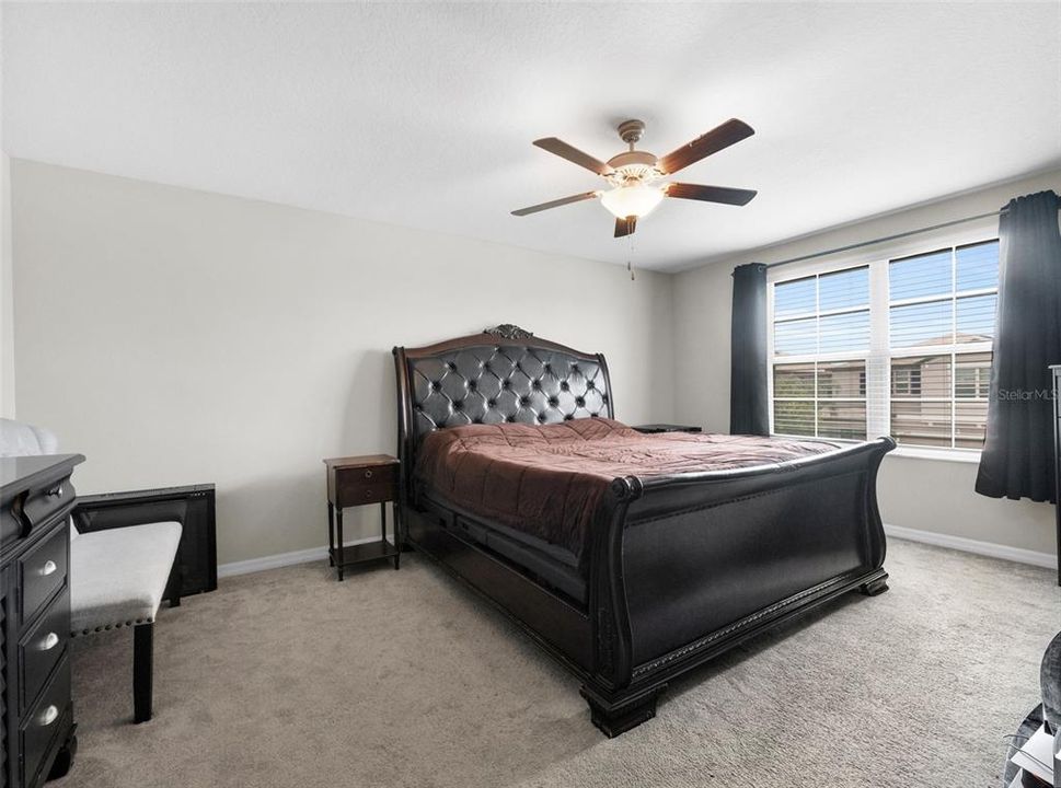 待售: $335,000 (6 贝兹, 3 浴室, 2614 平方英尺)