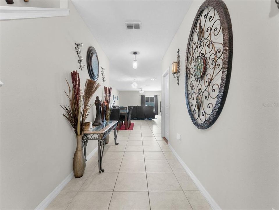 待售: $335,000 (6 贝兹, 3 浴室, 2614 平方英尺)